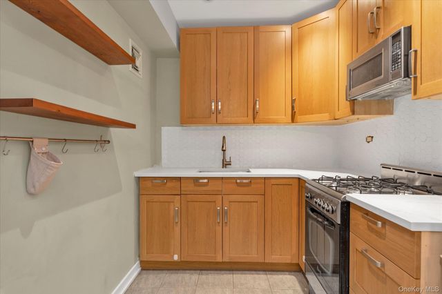 41-31 51 4A, Woodside, NY 11377