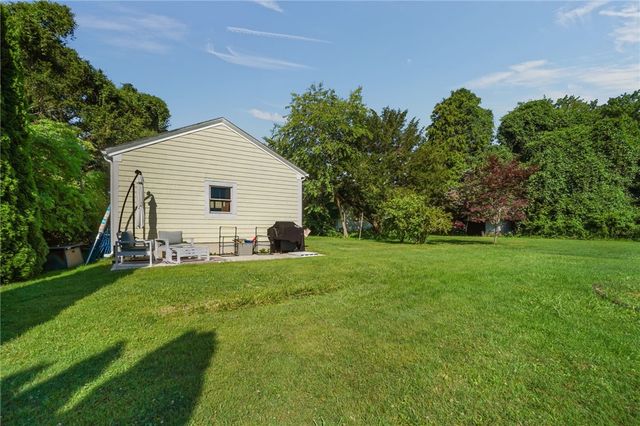 520 Middle Highway, Barrington, RI 02806
