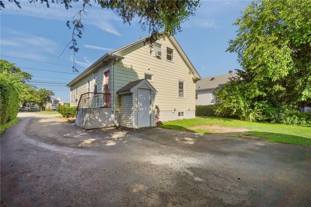 520 Middle Highway, Barrington, RI 02806