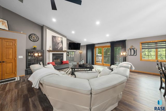 4224 S Minnesota Ave Avenue 301, Sioux Falls, SD 57105