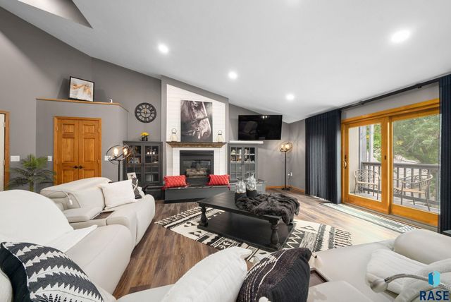 4224 S Minnesota Ave Avenue 301, Sioux Falls, SD 57105