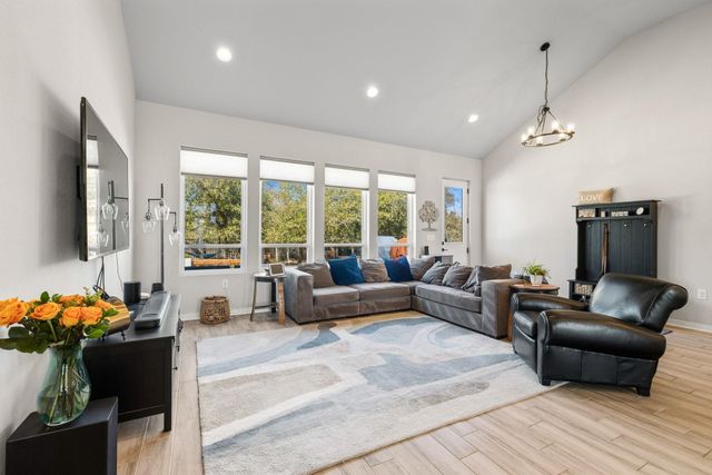 14302 Summit View DR 4, Leander, TX 78641