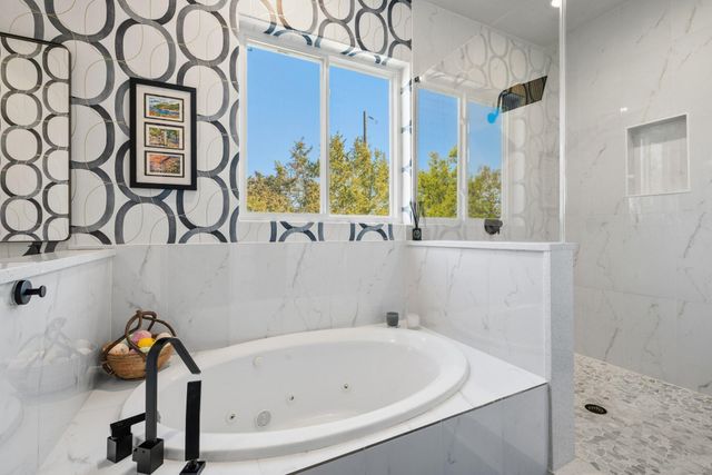 14302 Summit View DR 4, Leander, TX 78641