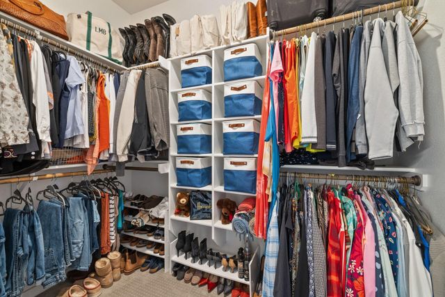 14302 Summit View DR 4, Leander, TX 78641