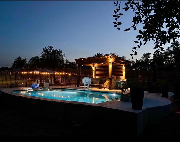 14302 Summit View DR 4, Leander, TX 78641