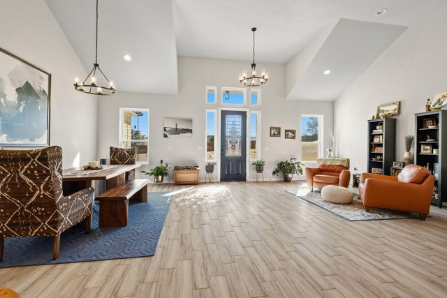 14302 Summit View DR 4, Leander, TX 78641