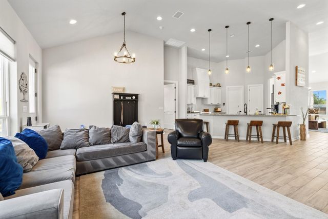 14302 Summit View DR 4, Leander, TX 78641