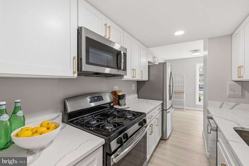 Image 12 of property listing at 1923 LYTTONSVILLE RD #1923, Silver Spring, MD 20910