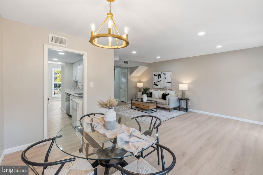 Image 13 of property listing at 1923 LYTTONSVILLE RD #1923, Silver Spring, MD 20910