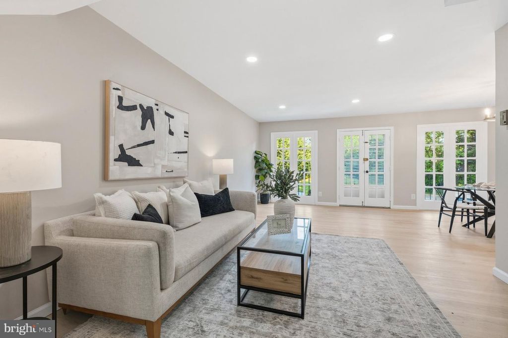 Image 16 of property listing at 1923 LYTTONSVILLE RD #1923, Silver Spring, MD 20910