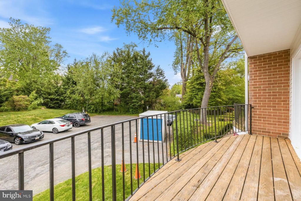 Image 21 of property listing at 1923 LYTTONSVILLE RD #1923, Silver Spring, MD 20910