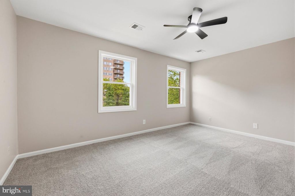 Image 24 of property listing at 1923 LYTTONSVILLE RD #1923, Silver Spring, MD 20910