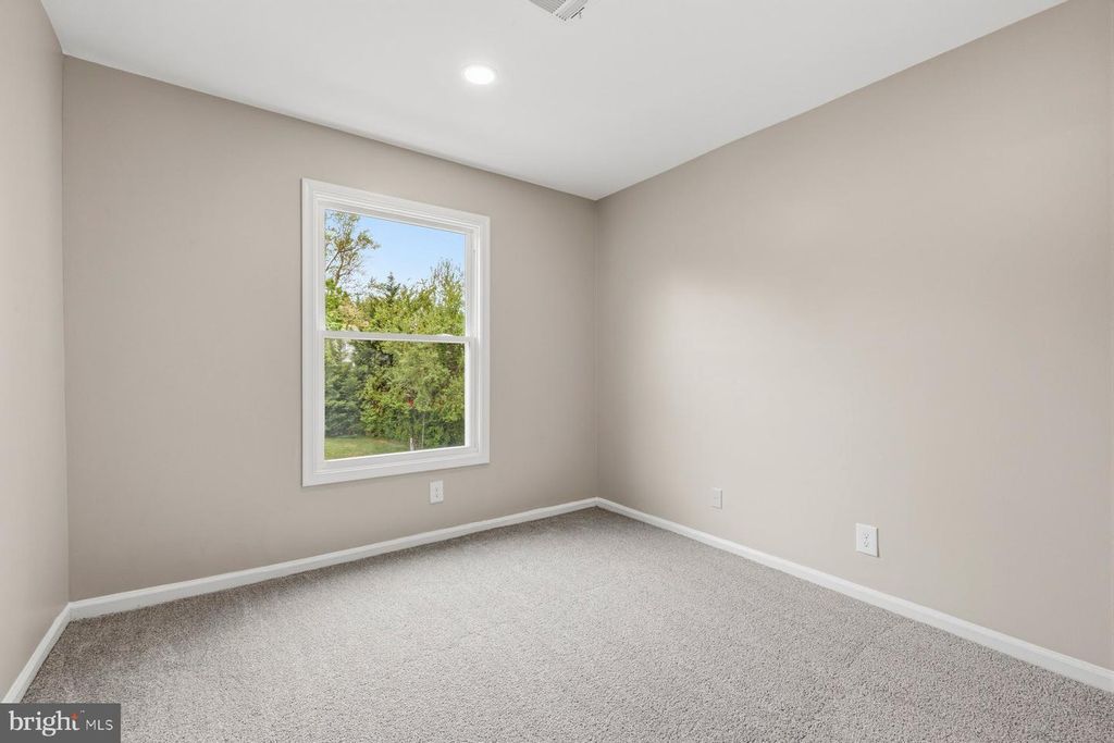 Image 35 of property listing at 1923 LYTTONSVILLE RD #1923, Silver Spring, MD 20910