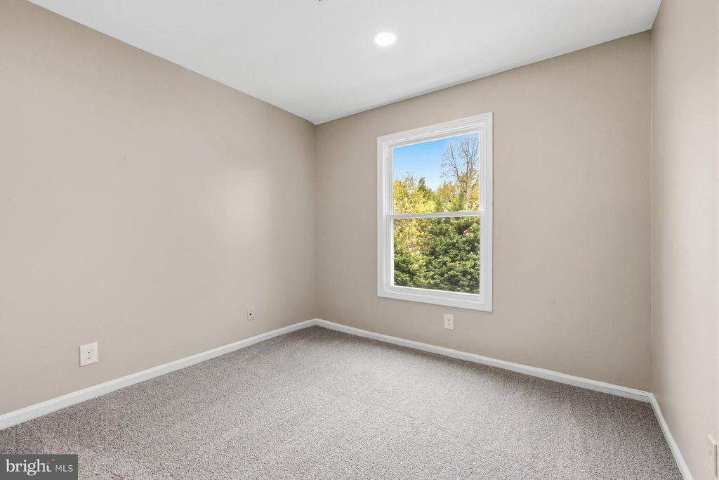 Image 37 of property listing at 1923 LYTTONSVILLE RD #1923, Silver Spring, MD 20910