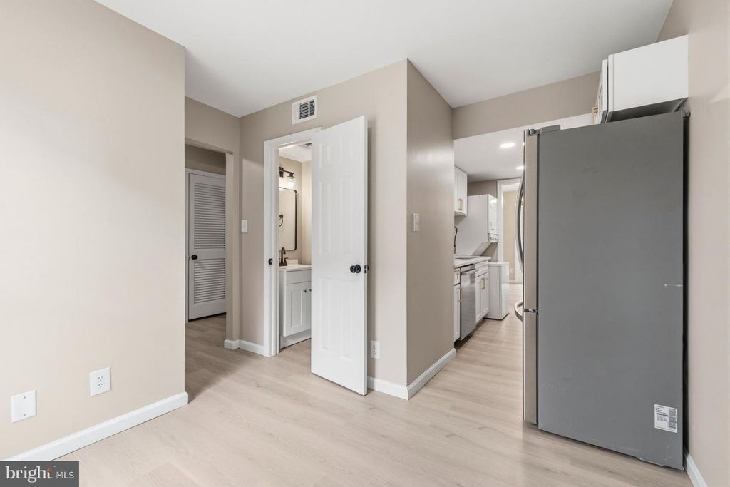 Image 41 of property listing at 1923 LYTTONSVILLE RD #1923, Silver Spring, MD 20910