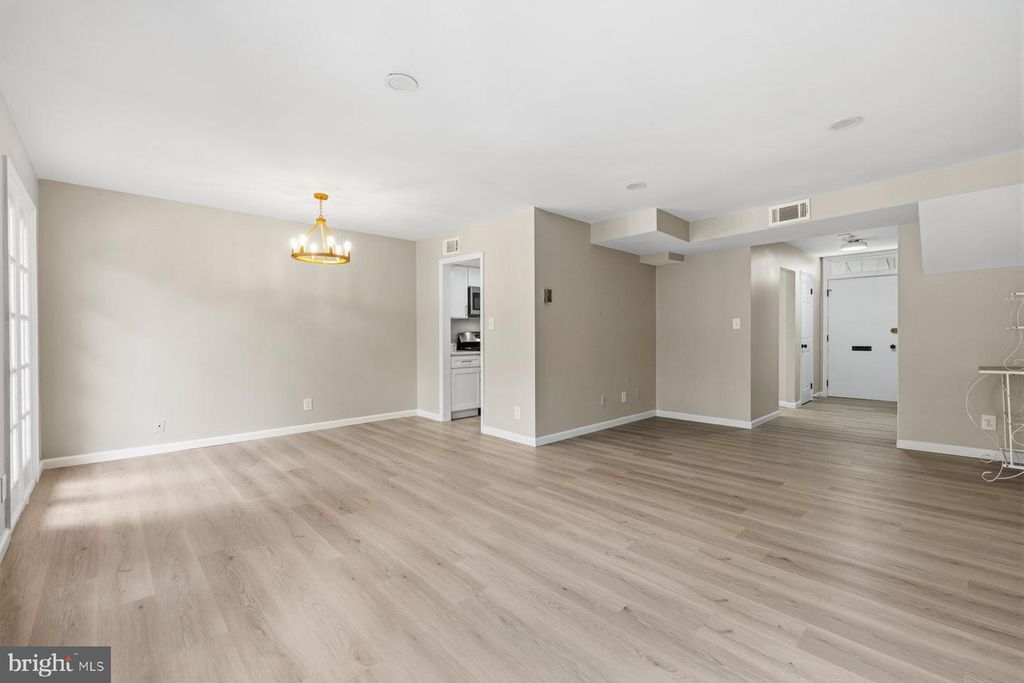 Image 49 of property listing at 1923 LYTTONSVILLE RD #1923, Silver Spring, MD 20910