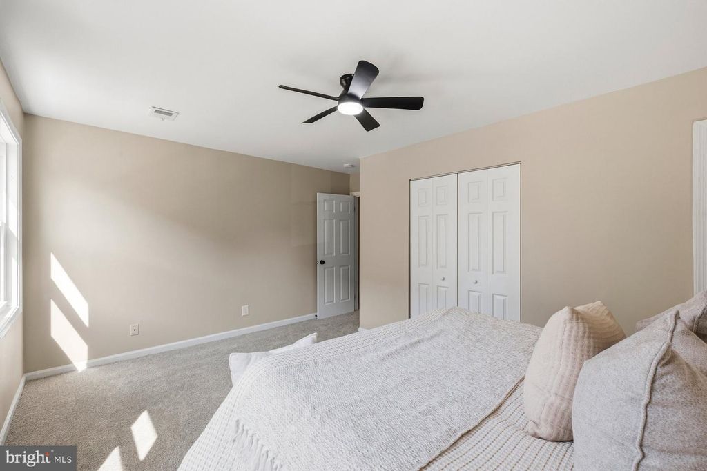 Image 6 of property listing at 1923 LYTTONSVILLE RD #1923, Silver Spring, MD 20910