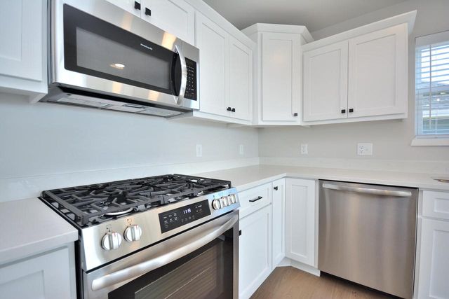 997 Elderberry ROAD, Oconomowoc, WI 53066