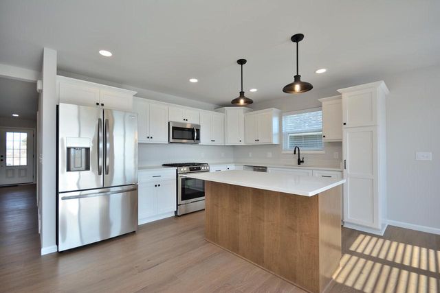 997 Elderberry ROAD, Oconomowoc, WI 53066