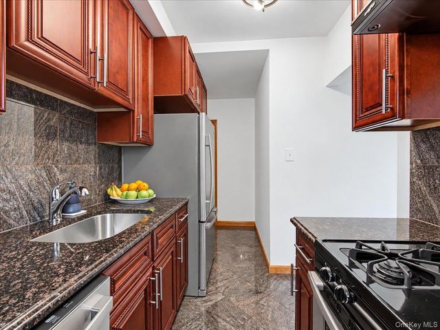 7551 Utopia Parkway, Fresh Meadows, NY 11366
