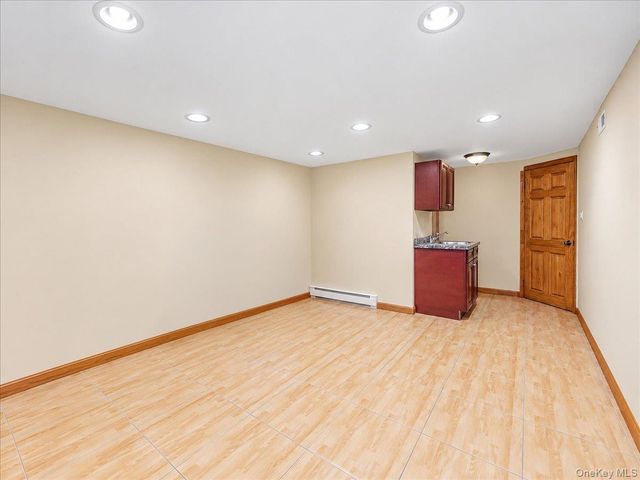 7551 Utopia Parkway, Fresh Meadows, NY 11366
