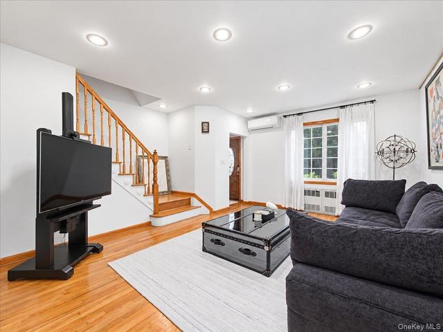 7551 Utopia Parkway, Fresh Meadows, NY 11366