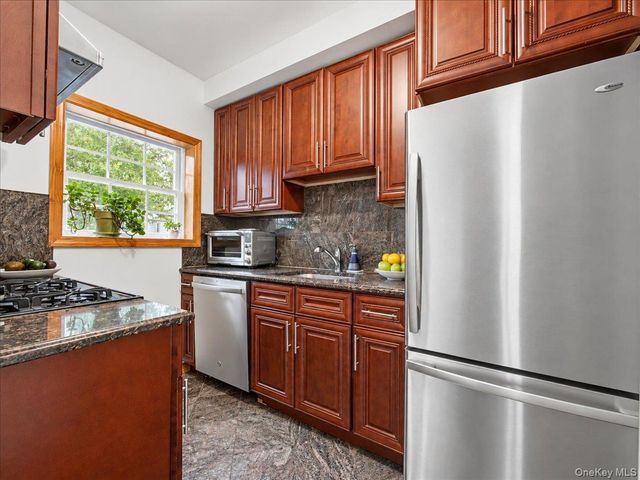7551 Utopia Parkway, Fresh Meadows, NY 11366