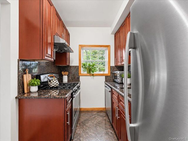 7551 Utopia Parkway, Fresh Meadows, NY 11366