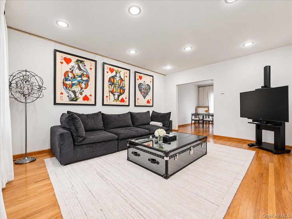 7551 Utopia Parkway, Fresh Meadows, NY 11366 — photo 2