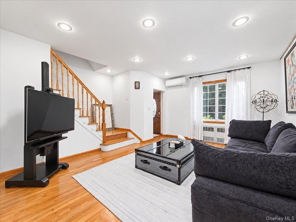 7551 Utopia Parkway, Fresh Meadows, NY 11366 — photo 5