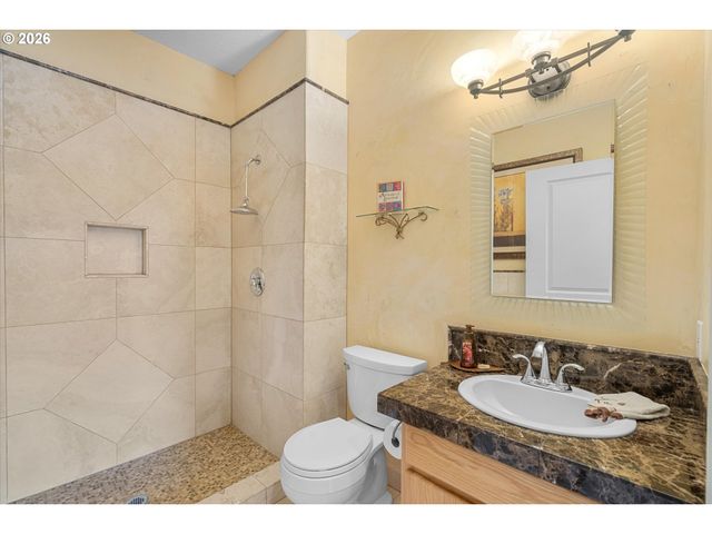 13121 S WARNOCK Rd, Oregon City, OR 97045