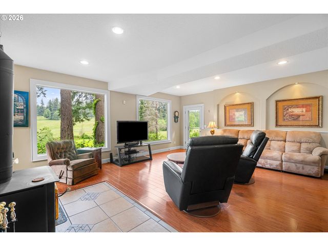 13121 S WARNOCK Rd, Oregon City, OR 97045
