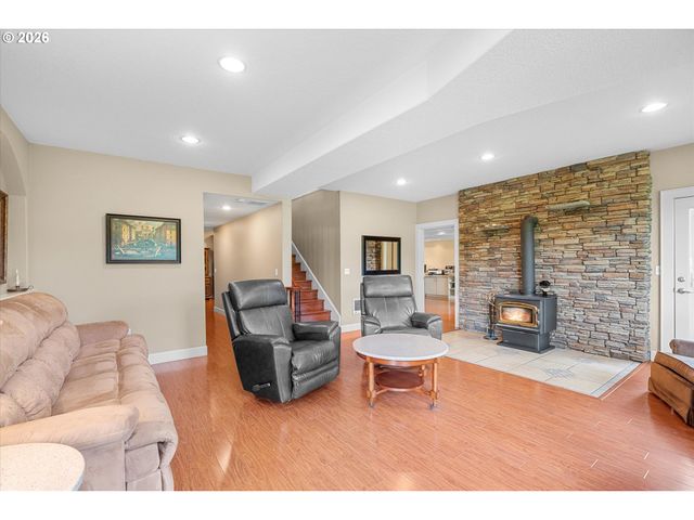 13121 S WARNOCK Rd, Oregon City, OR 97045