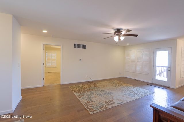 956 Thoroughbred Rd, Shelbyville, KY 40065