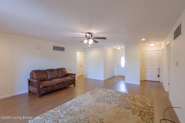 956 Thoroughbred Rd, Shelbyville, KY 40065