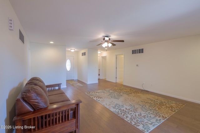 956 Thoroughbred Rd, Shelbyville, KY 40065