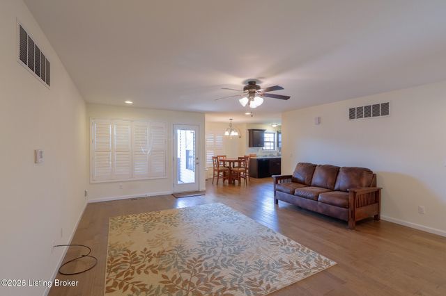 956 Thoroughbred Rd, Shelbyville, KY 40065