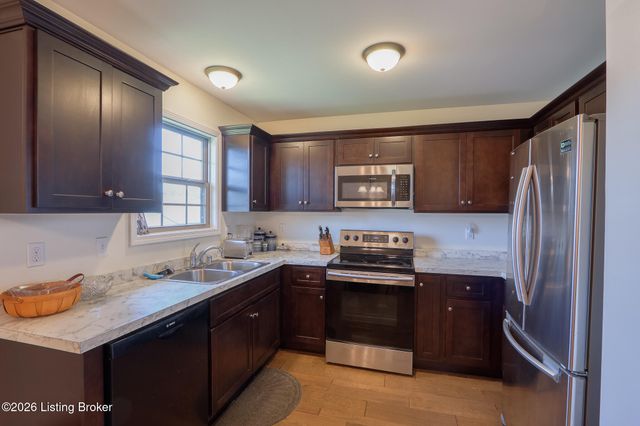 956 Thoroughbred Rd, Shelbyville, KY 40065