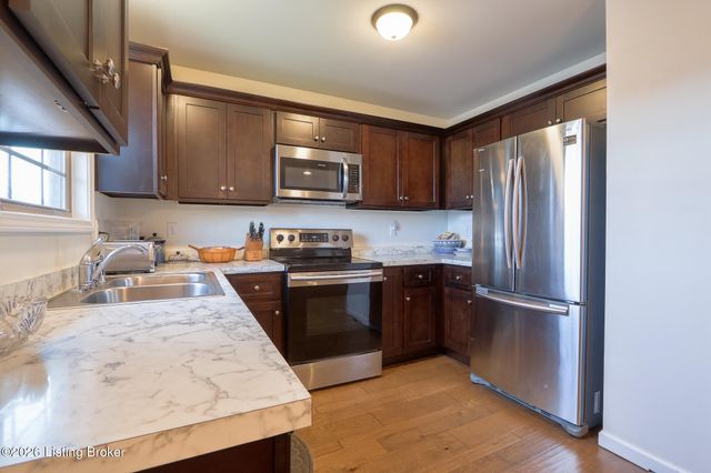 956 Thoroughbred Rd, Shelbyville, KY 40065