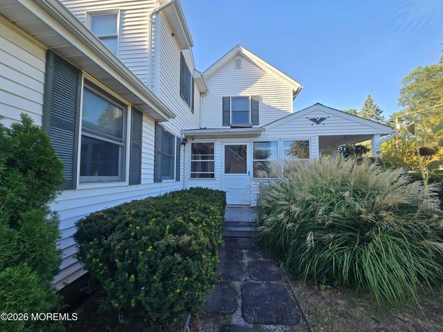 712 Holmdel Road, Holmdel, NJ 07733