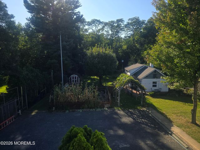 712 Holmdel Road, Holmdel, NJ 07733