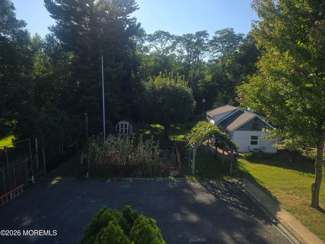 712 Holmdel Road, Holmdel, NJ 07733