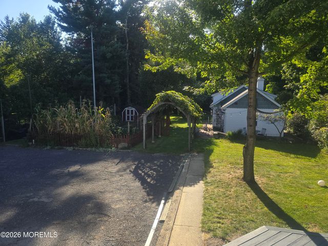 712 Holmdel Road, Holmdel, NJ 07733