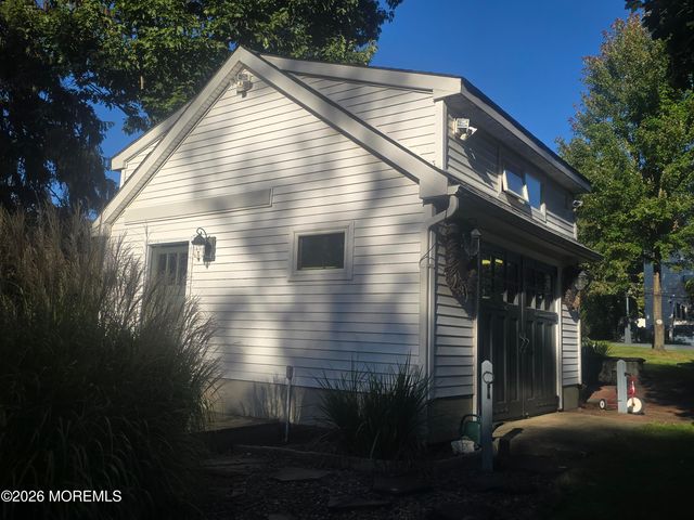 712 Holmdel Road, Holmdel, NJ 07733
