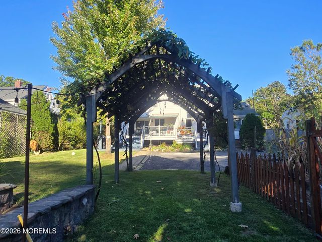 712 Holmdel Road, Holmdel, NJ 07733