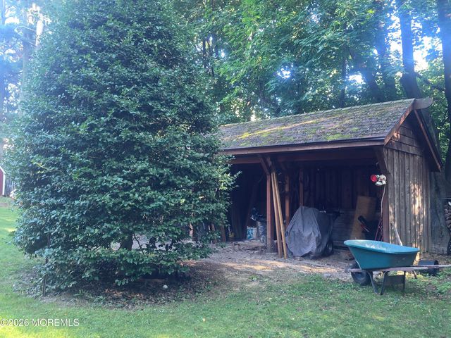 712 Holmdel Road, Holmdel, NJ 07733