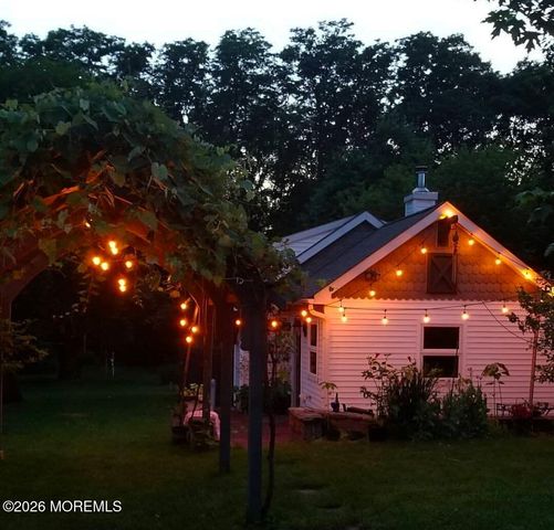 712 Holmdel Road, Holmdel, NJ 07733