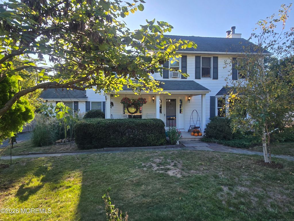 712 Holmdel Road, Holmdel, NJ 07733