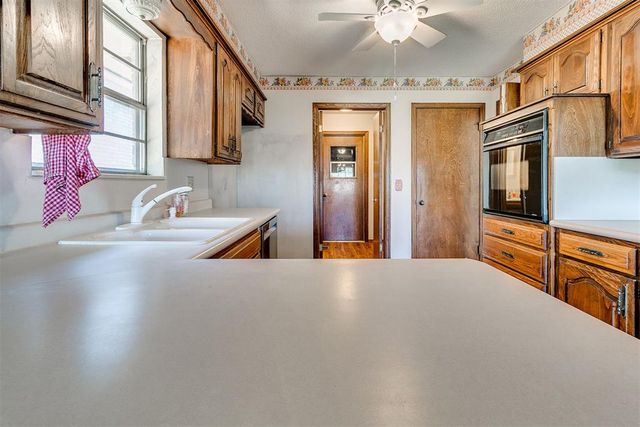 3609 Sunvalley Drive, Midwest City, OK 73110