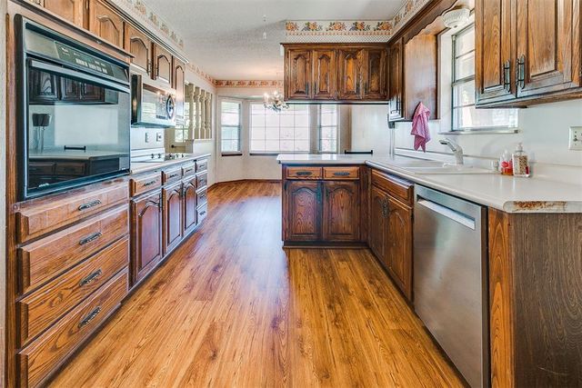 3609 Sunvalley Drive, Midwest City, OK 73110